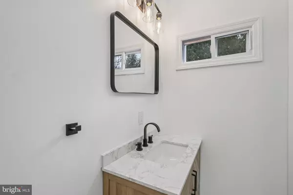 Vineland, NJ 08361,998 E BUTLER AVE