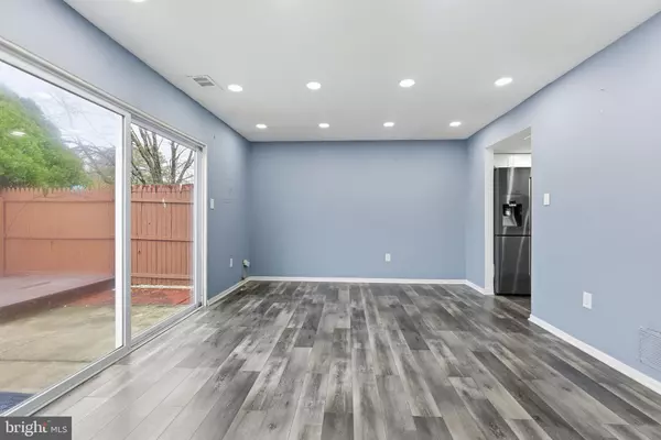 Glen Burnie, MD 21061,6433 LAMPLIGHTER RDG