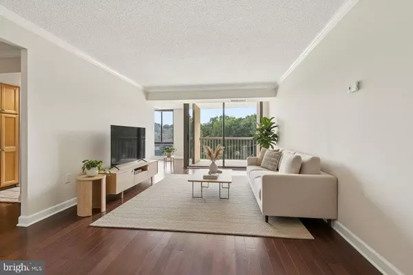 4500 S FOUR MILE RUN DR #220, Arlington, VA 22204