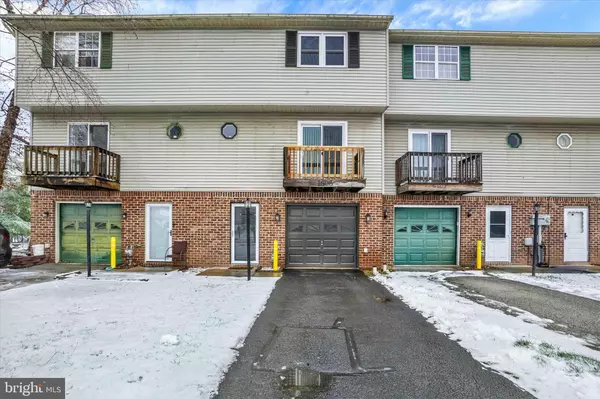 1606 CONDOR LN, Dover, PA 17315