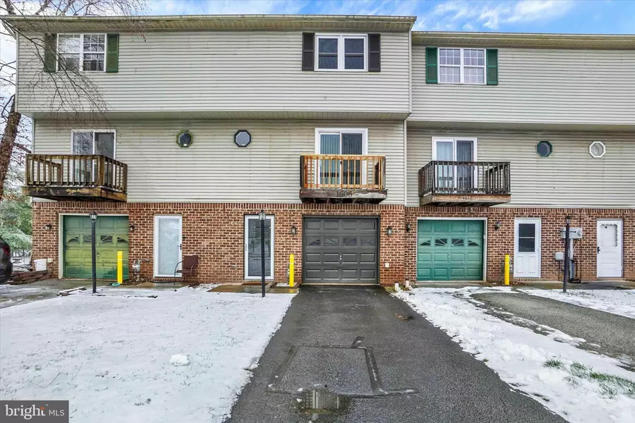 1606 CONDOR LN, Dover, PA 17315