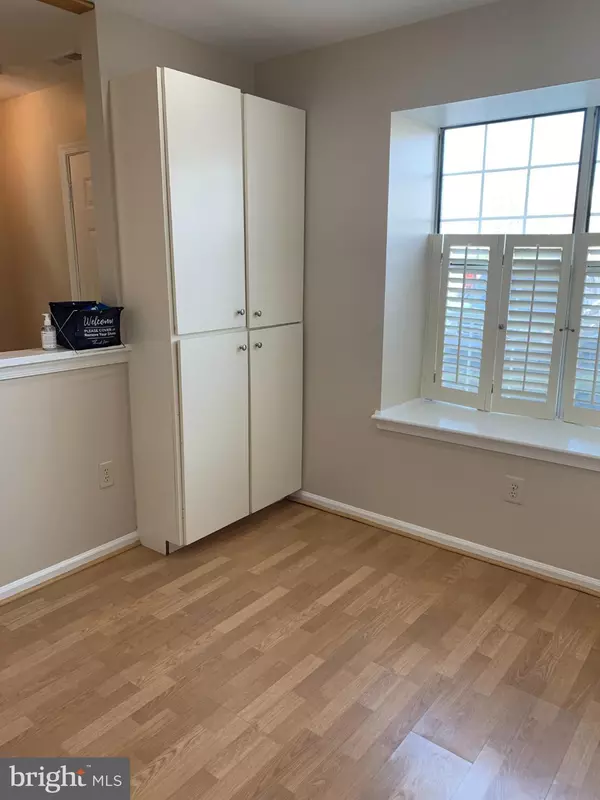 Sterling, VA 20164,300 SEDGEMOOR SQ