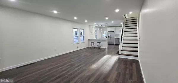 Hamilton, NJ 08629,121 DICKINSON AVE