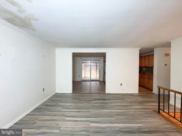 Clinton, MD 20735,12604 APPLECROSS DR