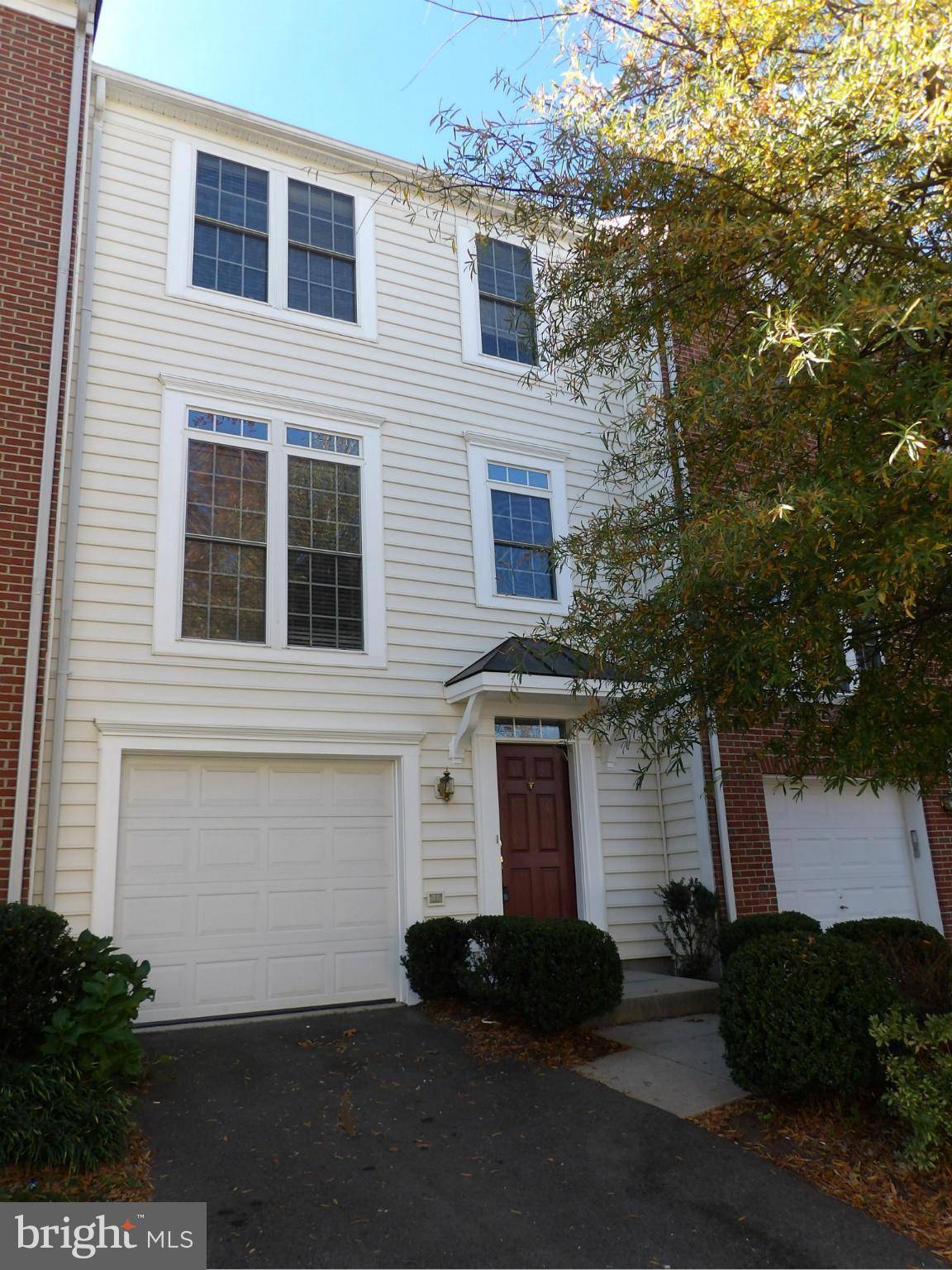 Fairfax, VA 22030,4142 FAIRFAX CENTER CREEK DR