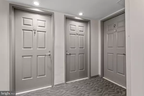 Arlington, VA 22203,880 N POLLARD ST N #224