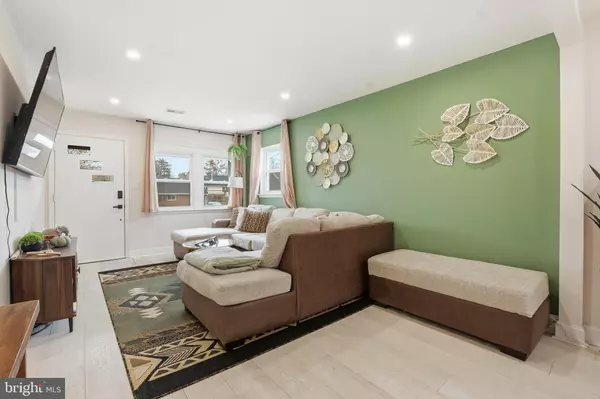 Falls Church, VA 22042,7024 LEE PARK CT