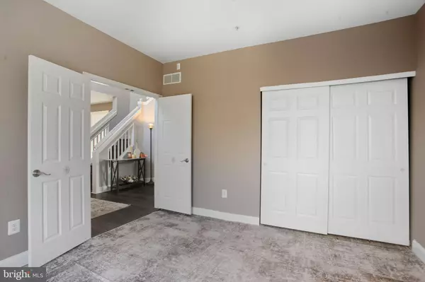 Chalfont, PA 18914,977 HICKORY RIDGE DR