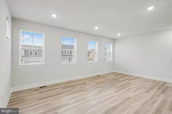 White Plains, MD 20695,10626 ROUNDSTONE LN