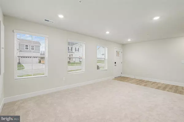 White Plains, MD 20695,10626 ROUNDSTONE LN