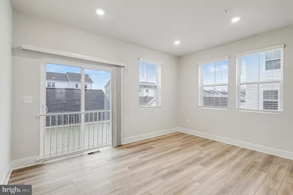 White Plains, MD 20695,10626 ROUNDSTONE LN