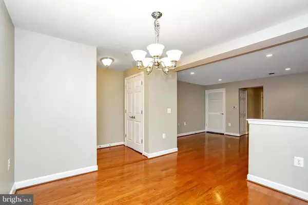 Arlington, VA 22204,4079 S FOUR MILE RUN DR #402