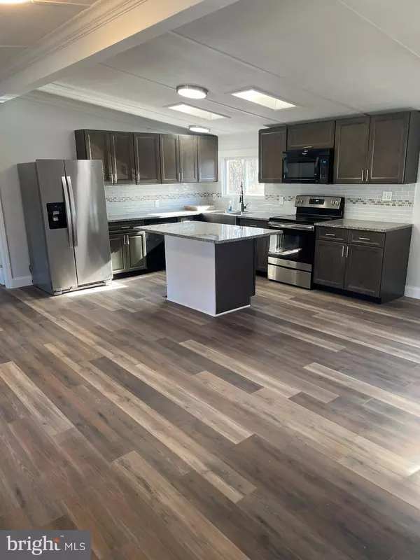 Etters, PA 17319,300 RIDGE RD #100