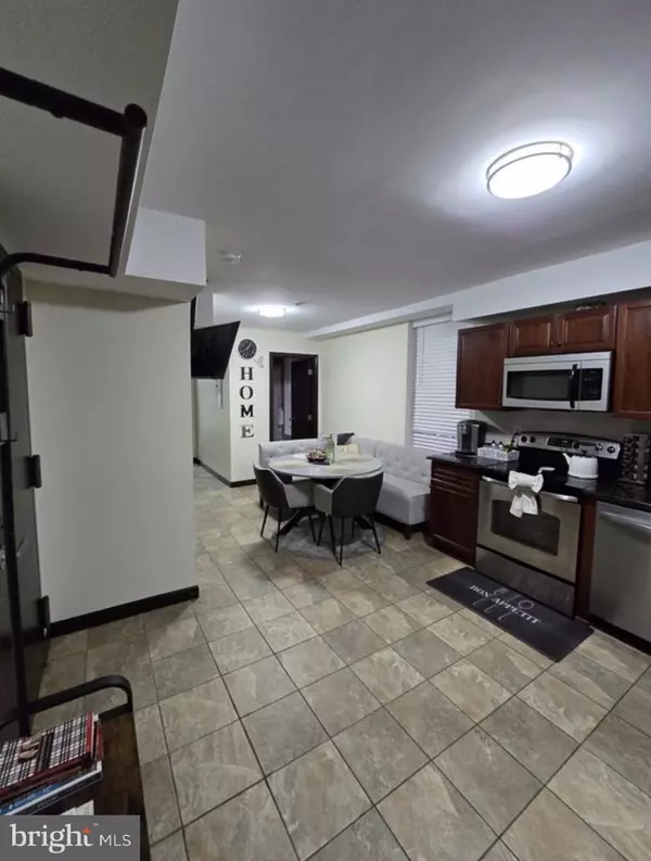 Philadelphia, PA 19106,230 MARKET ST #4