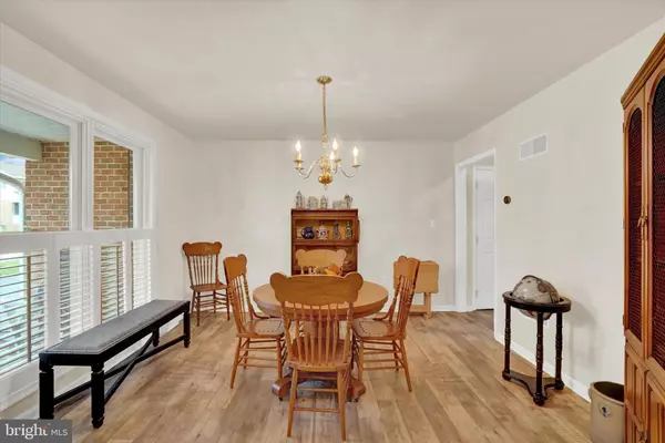 York, PA 17402,2881 CANDLELIGHT DR