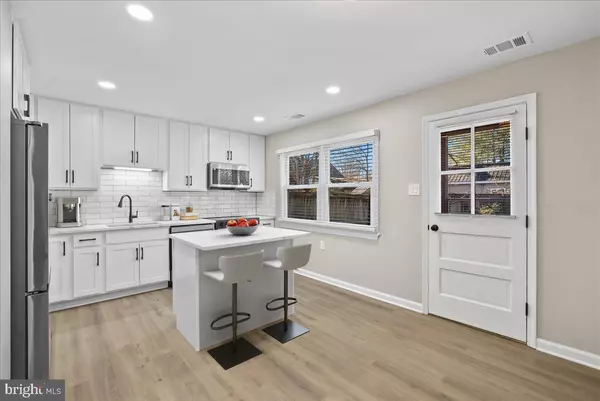 Hamilton, VA 20158,23 SYDNOR ST