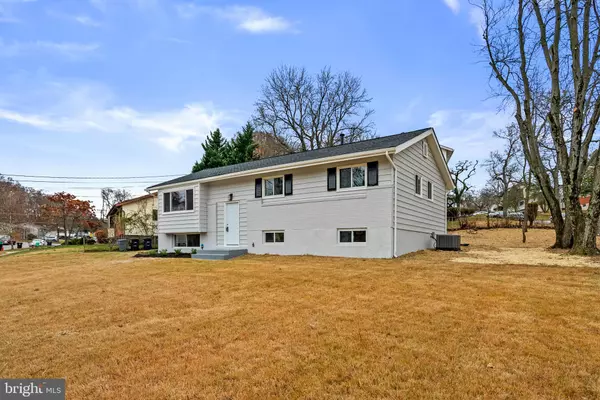 Oxon Hill, MD 20745,5513 HELMONT DR