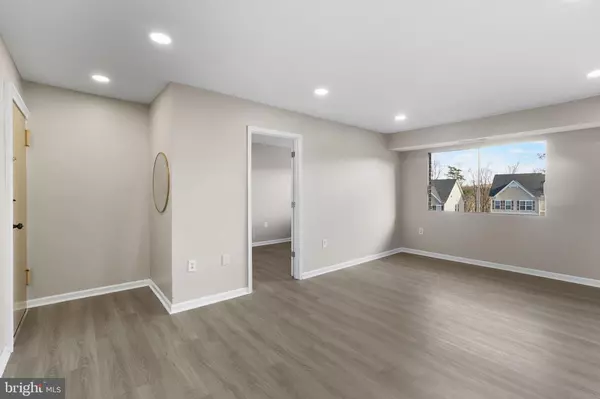 Woodbridge, VA 22192,12753 DARA DR #303