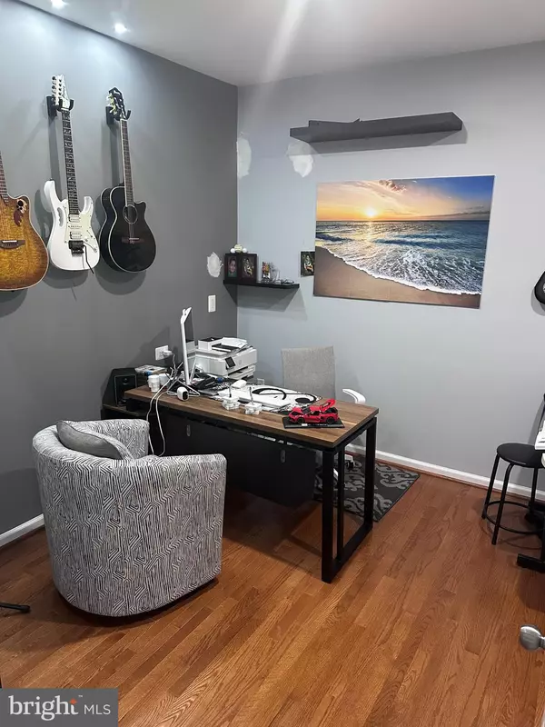 Glen Burnie, MD 21060,6949 HERITAGE XING