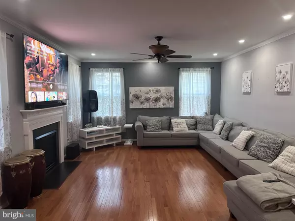 Glen Burnie, MD 21060,6949 HERITAGE XING