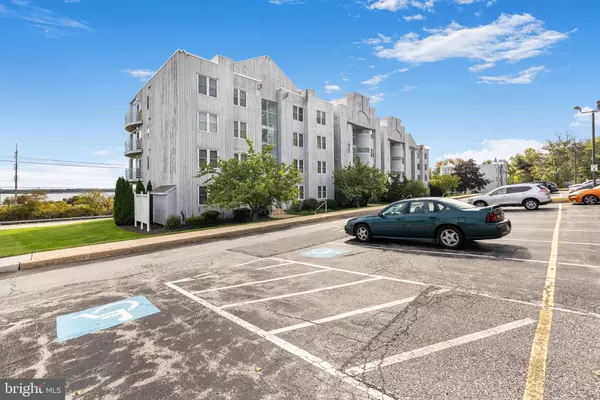 Wilmington, DE 19809,5213-UNIT LE PARC DR #4