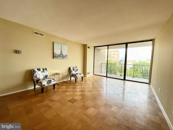 Rockville, MD 20850,4 MONROE ST #802