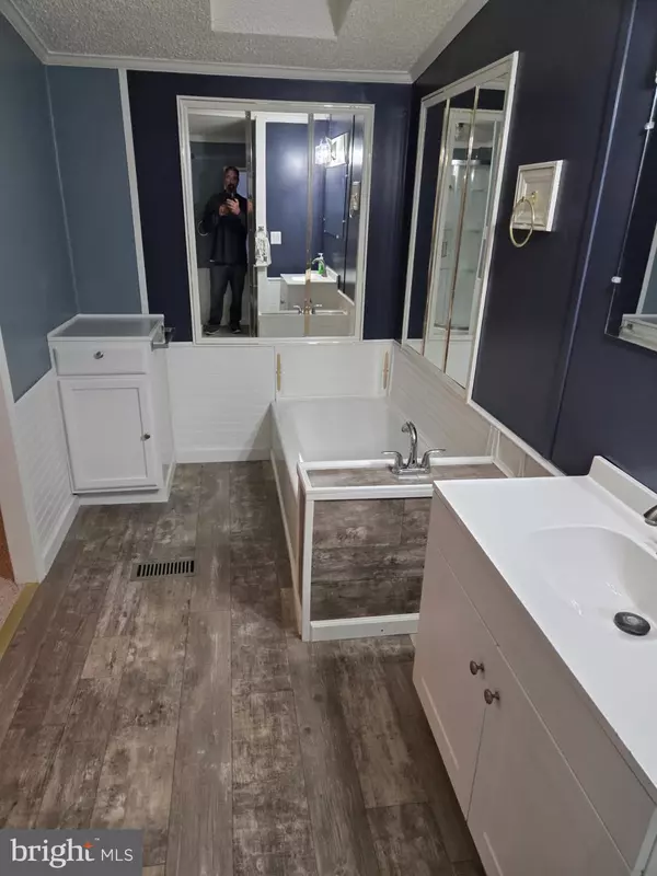 New Bloomfield, PA 17068,9 KYRA BLVD