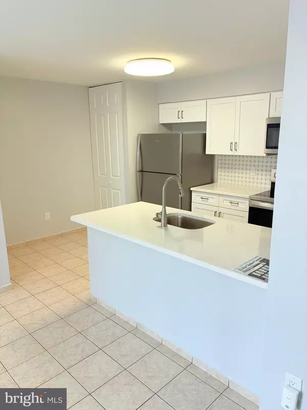 West Deptford, NJ 08051,265 BARCLAY CT