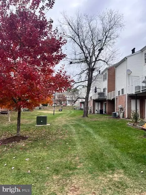 Centreville, VA 20121,14472 RUSTLING LEAVES LN #26B