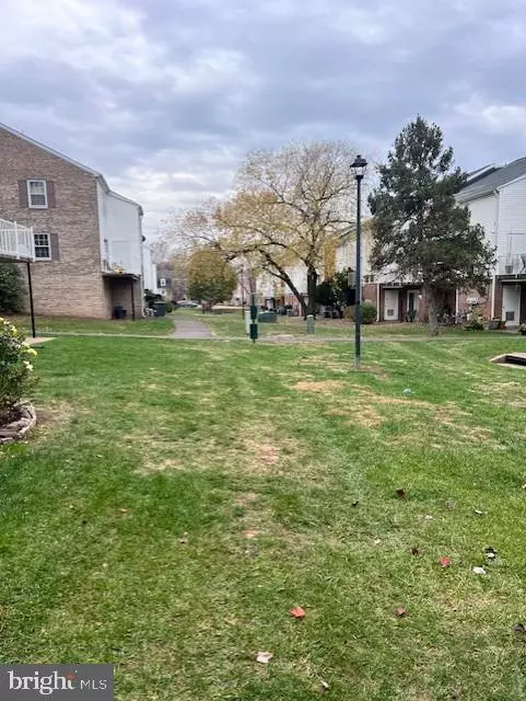 Centreville, VA 20121,14472 RUSTLING LEAVES LN #26B