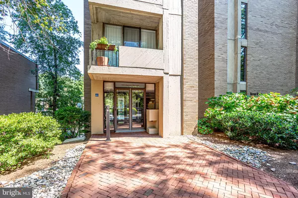 11400 WASHINGTON PLZ W #103, Reston, VA 20190