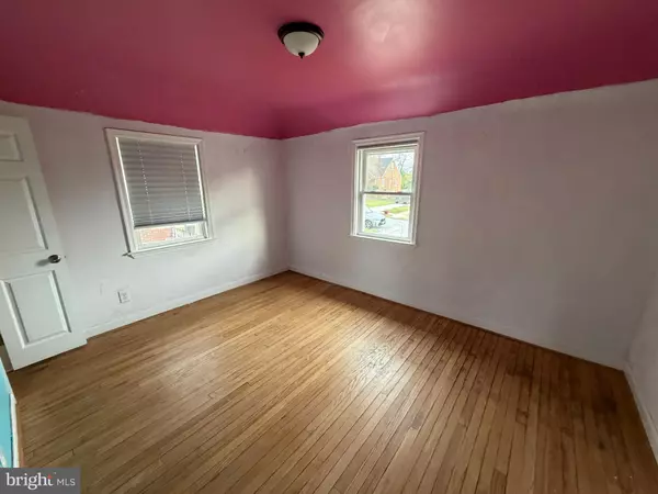 Baltimore, MD 21229,704 DORCHESTER RD