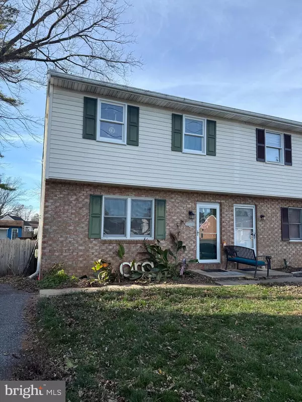 471 S MARKET AVE, Mount Joy, PA 17552