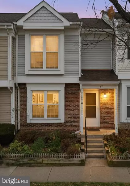 47 ESSEX SQ, Sterling, VA 20164