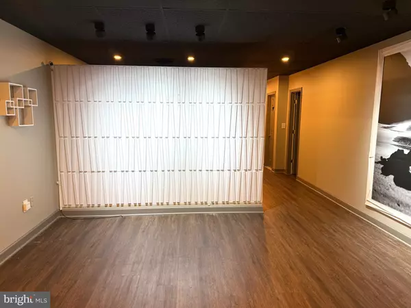 Annandale, VA 22003,7369 MCWHORTER PL #411