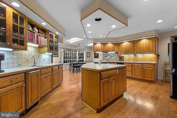 Gladwyne, PA 19035,810 MERION SQUARE RD