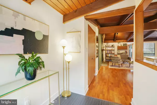 Falls Church, VA 22042,3322 ELM TER