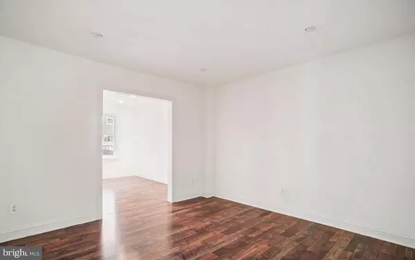 Annandale, VA 22003,5105 OVERLOOK PARK