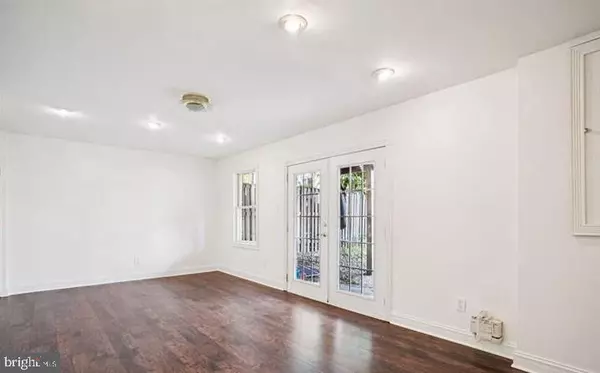 Annandale, VA 22003,5105 OVERLOOK PARK