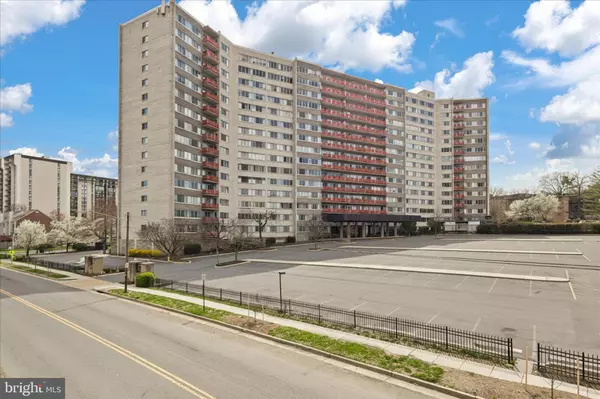 Alexandria, VA 22304,5340 HOLMES RUN PKWY #904