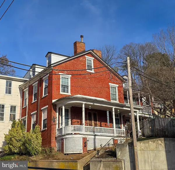 5 CHURCH ST, Glen Rock, PA 17327