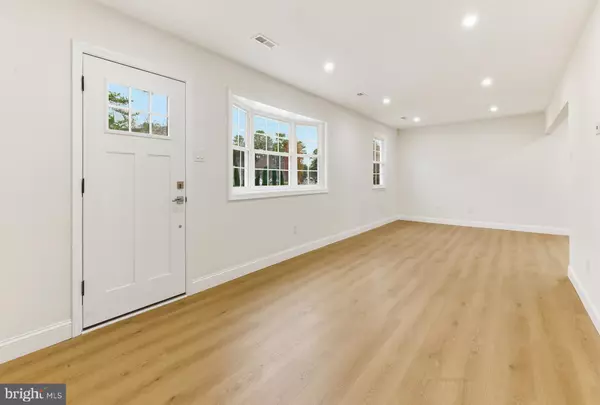 Williamstown, NJ 08094,114 S RIVER DR