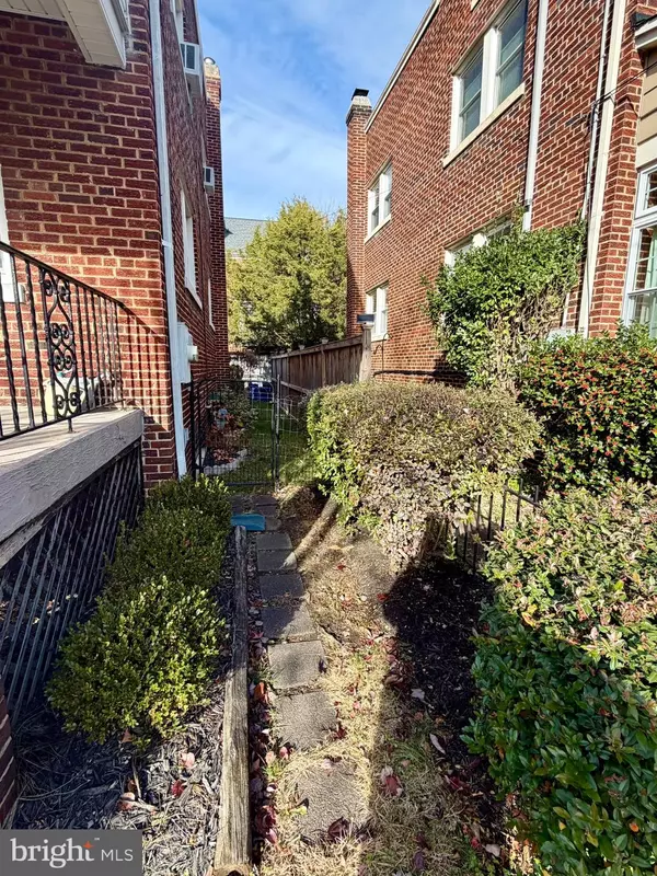 Washington, DC 20011,615 POWHATAN PL NW