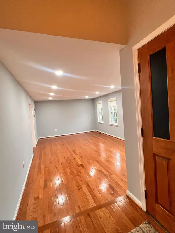 Vienna, VA 22182,1509 SNUGHILL CT