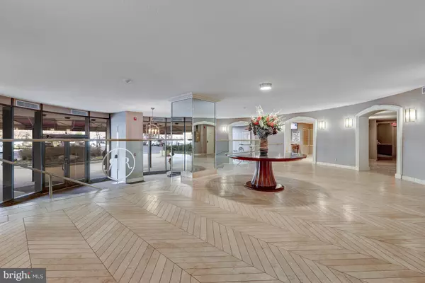 Mclean, VA 22102,8360 GREENSBORO DR #516