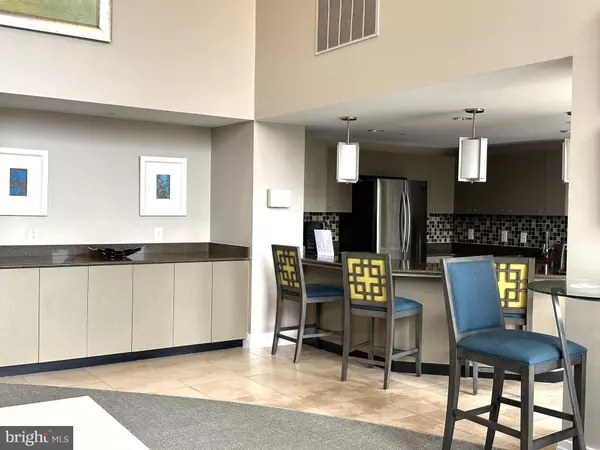 Alexandria, VA 22303,2451 MIDTOWN AVE #107