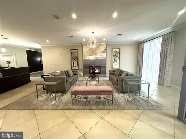 Alexandria, VA 22303,2451 MIDTOWN AVE #107