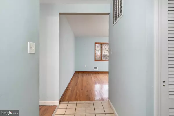 Lawrence Township, NJ 08648,16 ROYAL OAK RD