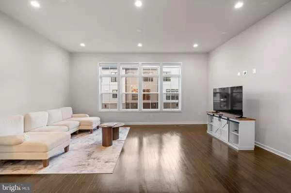 Mclean, VA 22102,7509 SAWYER FARM WAY #2002