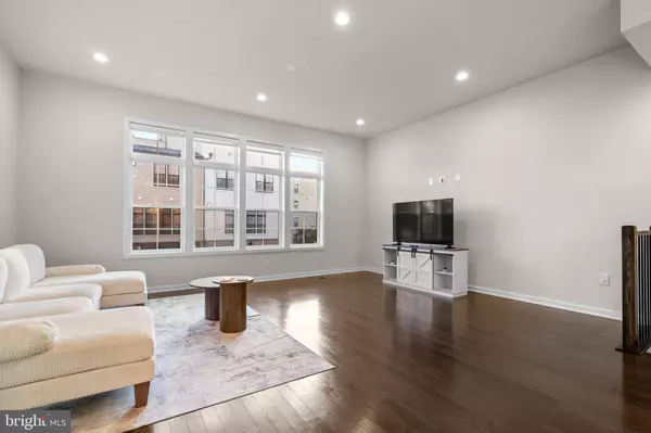 Mclean, VA 22102,7509 SAWYER FARM WAY #2002